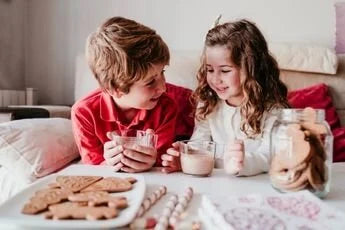 Atıştırmalık deyip geçmemek lazım. Çocuğunuzun beslenmesindeki riskli alan olabilir.